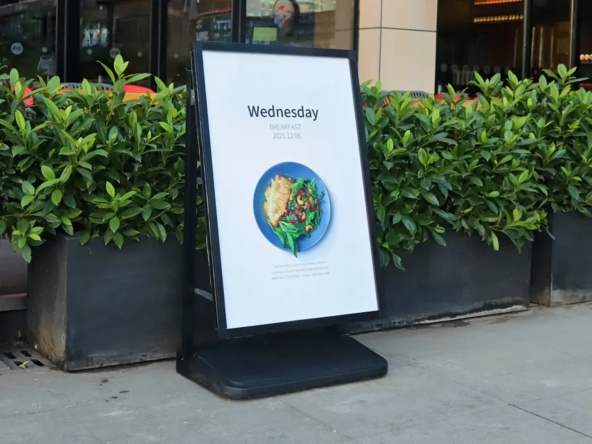 Slim LED lightbox for retail display