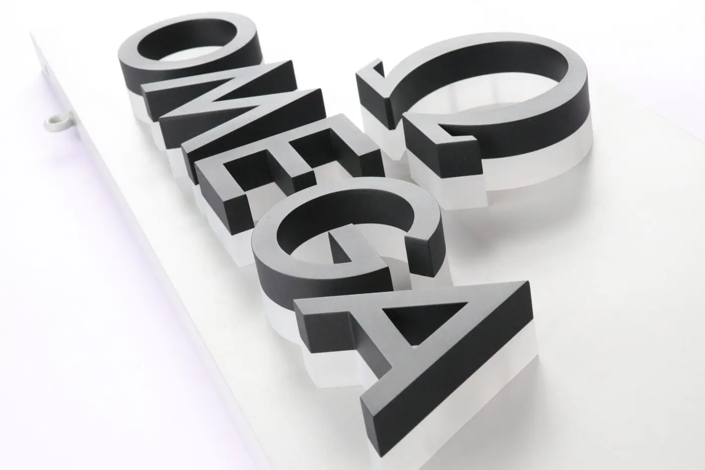 Dimensional logo lettering sample