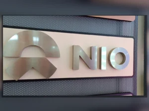 Reflective NIO lettering and a matching logo displayed on a light rectangular panel.