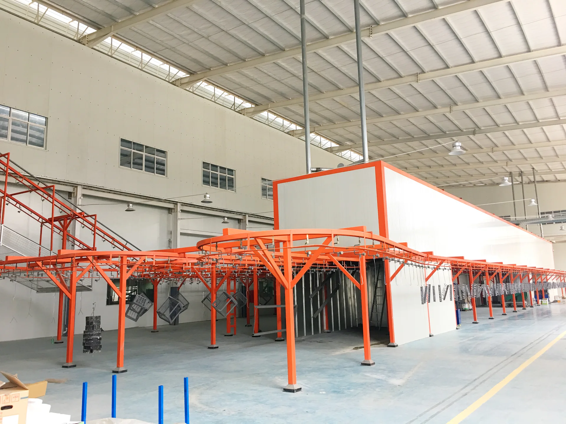 Surface finishing line with hanging component frames